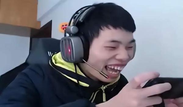 鲨鱼和平精英压枪教学